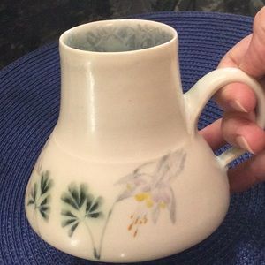 🌿Pretty Pottery No Spill Mug🌿